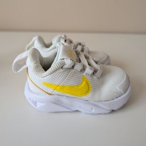 Nike Kids White and Yellow Sneakers. Size 3C